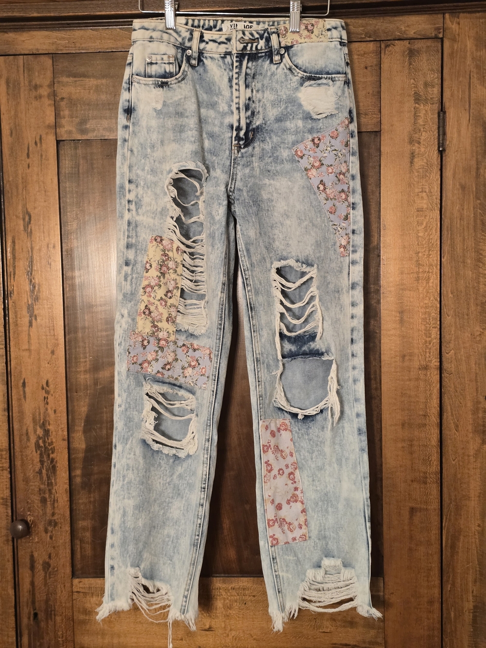 O Almost Famous Acid-Wash Straight Leg Jeans with Floral Patches Size 3
